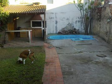 EXCELENTE PH FRENTE 4 AMBIENTES CON FONDO LIBRE Y PISCINA