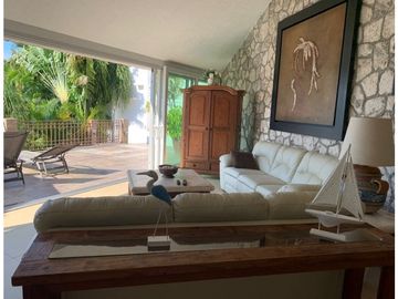 CASA EN VENTA A ORILLA DEL LAGO 