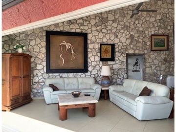 CASA EN VENTA A ORILLA DEL LAGO 