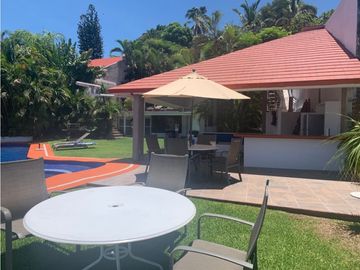 CASA EN VENTA A ORILLA DEL LAGO 