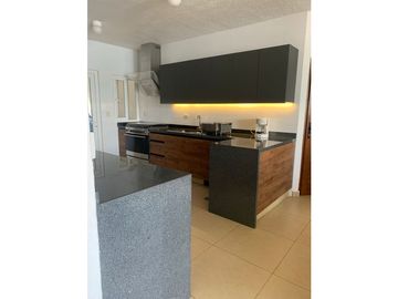 CASA EN VENTA A ORILLA DEL LAGO 