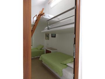 CASA EN VENTA A ORILLA DEL LAGO 