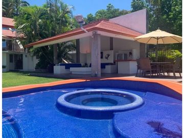 CASA EN VENTA A ORILLA DEL LAGO 