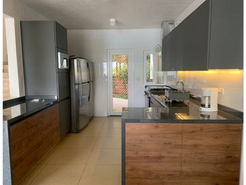 CASA EN VENTA A ORILLA DEL LAGO 