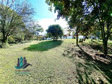 VENDO CASA HERMOSA EN TERRENO DE 01HECTAREA