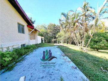 VENDO CASA HERMOSA EN TERRENO DE 01HECTAREA