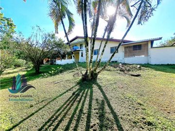 VENDO CASA HERMOSA EN TERRENO DE 01HECTAREA
