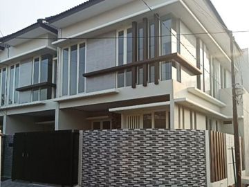 Rumah Sutorejo Timur New Minimalis, Carport 1, Row 2.5 mobil