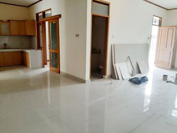 Di Jual Rumah Siap Huni 4 Kamar di Taman Kopo Indah 1 Bandung