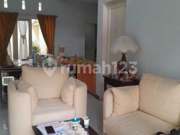 Rumah Teduh Halaman Luas di Depan, Belakang & Samping, Harga Termurah di Krukut, Depok