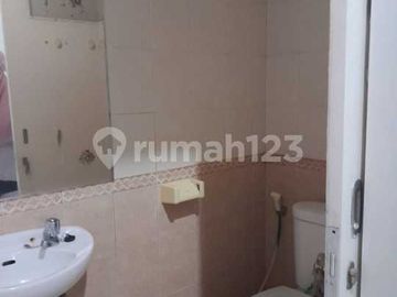 Rumah Teduh Halaman Luas di Depan, Belakang & Samping, Harga Termurah di Krukut, Depok