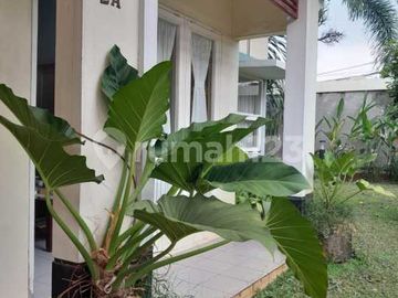 Rumah Teduh Halaman Luas di Depan, Belakang & Samping, Harga Termurah di Krukut, Depok
