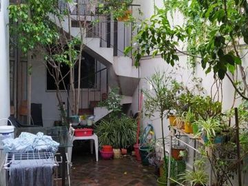 Casa de 5 Ambientes, Patio Y Terraza Con Parrilla.