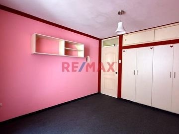 Venta de linda casa de 3 pisos mas azotea en Urb. San Isidro I Etapa, rodeada de parques
Ubicada cerca de Av. Metropolitana II, Universidad Privada d