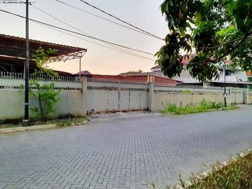 Tanah langka tengah kota Jalan raya klampis Anom Hadap timur illni
