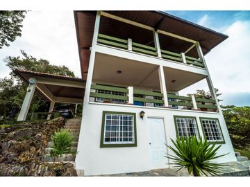 CASA EN VENTA EN LA MONTAÑA DE TRES PISOS,  2500M2, EN ALTOS DEL MARIA