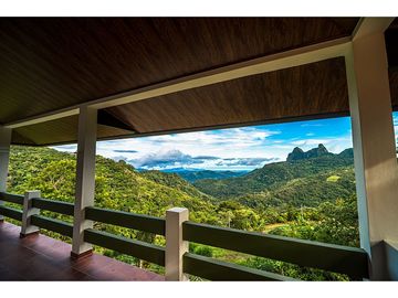 CASA EN VENTA EN LA MONTAÑA DE TRES PISOS,  2500M2, EN ALTOS DEL MARIA