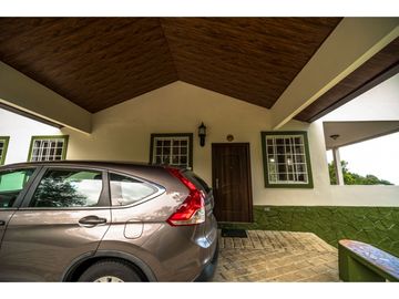 CASA EN VENTA EN LA MONTAÑA DE TRES PISOS,  2500M2, EN ALTOS DEL MARIA