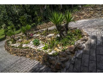 CASA EN VENTA EN LA MONTAÑA DE TRES PISOS,  2500M2, EN ALTOS DEL MARIA
