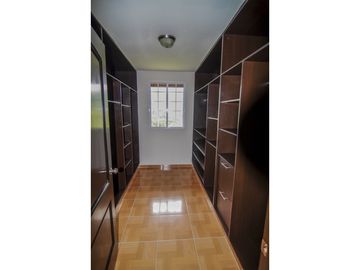 CASA EN VENTA EN LA MONTAÑA DE TRES PISOS,  2500M2, EN ALTOS DEL MARIA