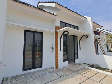 RUMAH MURAH DESIGN MINIMALIS DI SEDAYU BANTUL 5 MENIT KE KAMPUS MERCU BUANA