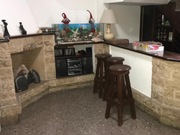 CASA - VENTA - LA TABLADA - 6 AMBIENTES - DOS PLANTAS