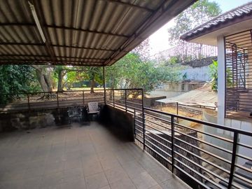 Rumah di Bintaro sektor 2 dengan Backyard luas jual murah dibawah NYOP