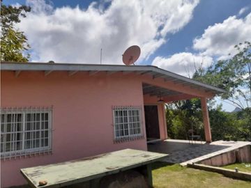 CASA EN PENONOME COLINDA CON RIO EXTENSO TERRENO 1108.83 M2
