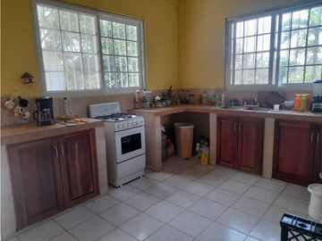 CASA EN PENONOME COLINDA CON RIO EXTENSO TERRENO 1108.83 M2