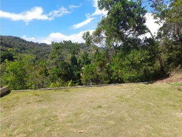 CASA EN PENONOME COLINDA CON RIO EXTENSO TERRENO 1108.83 M2