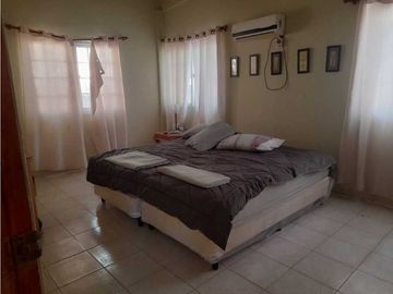 CASA EN PENONOME COLINDA CON RIO EXTENSO TERRENO 1108.83 M2