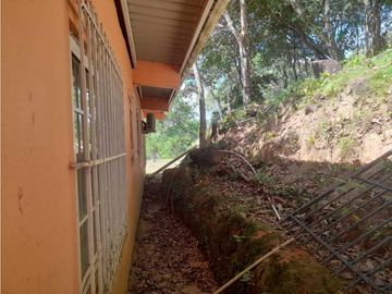 CASA EN PENONOME COLINDA CON RIO EXTENSO TERRENO 1108.83 M2