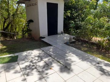 CASA EN PENONOME COLINDA CON RIO EXTENSO TERRENO 1108.83 M2