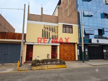 🔥 ¡Invierte En El Corazón Comercial De Independencia! Propiedad Estratégica Cerca De Megaplaza