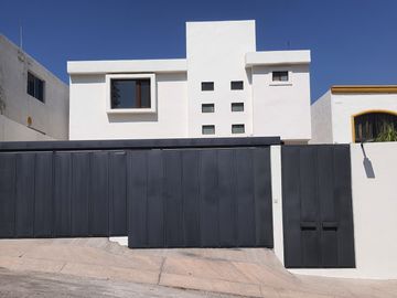 Magnifica Casa en Lomas del Tec Remodelada