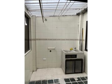 SE VENDE HERMOSA CASA DE 3 NIVELES EN SANTA MONICA DOSQUEBRADAS