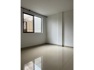 SE VENDE HERMOSA CASA DE 3 NIVELES EN SANTA MONICA DOSQUEBRADAS