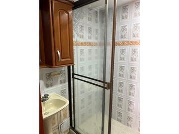 SE VENDE HERMOSA CASA DE 3 NIVELES EN SANTA MONICA DOSQUEBRADAS