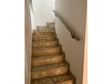 SE VENDE HERMOSA CASA DE 3 NIVELES EN SANTA MONICA DOSQUEBRADAS