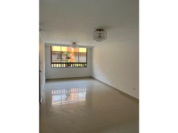 SE VENDE HERMOSA CASA DE 3 NIVELES EN SANTA MONICA DOSQUEBRADAS