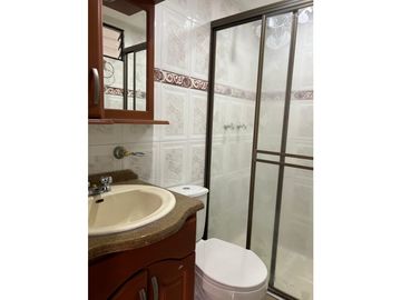 SE VENDE HERMOSA CASA DE 3 NIVELES EN SANTA MONICA DOSQUEBRADAS