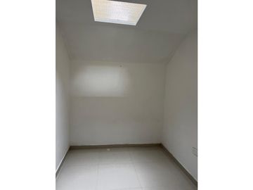 SE VENDE HERMOSA CASA DE 3 NIVELES EN SANTA MONICA DOSQUEBRADAS