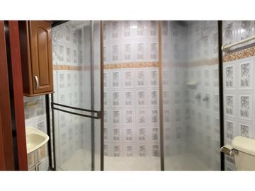 SE VENDE HERMOSA CASA DE 3 NIVELES EN SANTA MONICA DOSQUEBRADAS