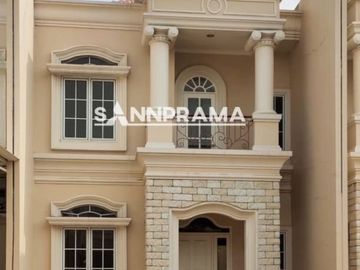 Home resort di jakarta barat mengadopsi desain resort.