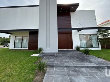 VENTA DE  CASA EN  FRACCIONAMIENTO LAGUNAS DE MIRALTA CD. ALTAMIRA, TAMAULIPAS