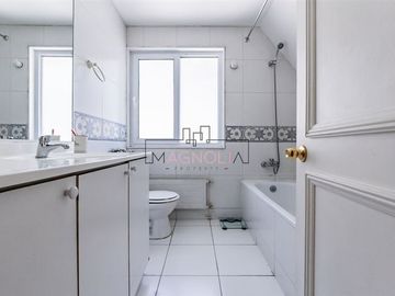 Casa en Venta en PRECIOSA CASA REMODELADA EN JARDIN DE LA DEHESA