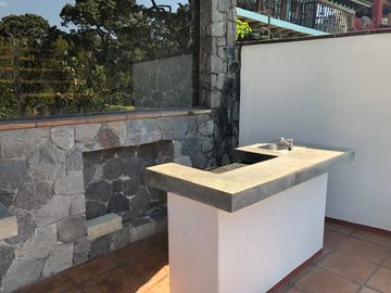 PROPIEDAD CON EXCELENTE VISTA AL LAGO, AVANDARO