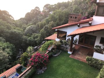 PROPIEDAD CON EXCELENTE VISTA AL LAGO, AVANDARO