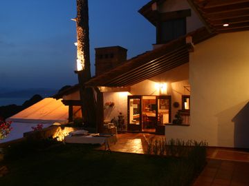 PROPIEDAD CON EXCELENTE VISTA AL LAGO, AVANDARO
