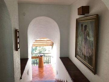 PROPIEDAD CON EXCELENTE VISTA AL LAGO, AVANDARO
